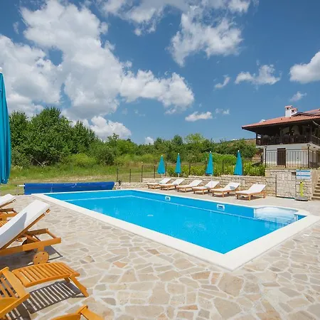 招待所 Complex Rayuvski