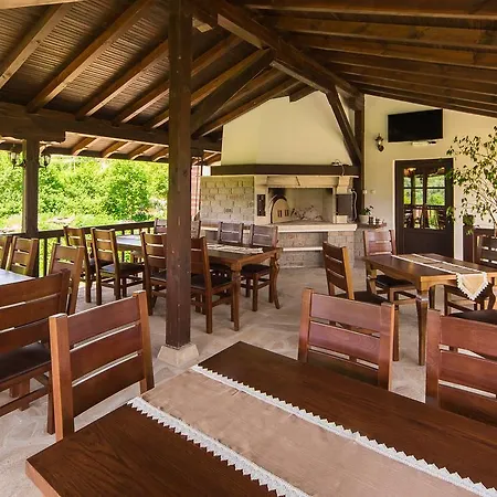 Complex Rayuvski 招待所 Rayuvtsi